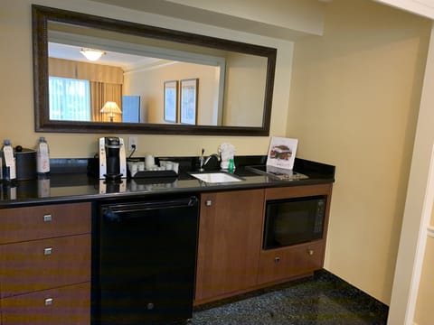 Suite, 1 Bedroom, Non Smoking, Poolside | Private kitchen | Fridge, coffee/tea maker, freezer