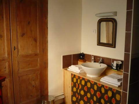 Double or Twin Room | Bathroom sink