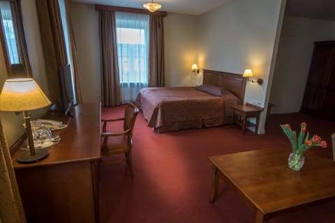 Minibar, in-room safe, desk, soundproofing
