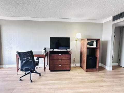 Junior Suite, 1 King Bed, Non Smoking, Microwave | Living area | Flat-screen TV