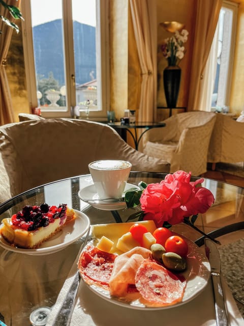 Continental breakfast on weekends (EUR 19 per person)