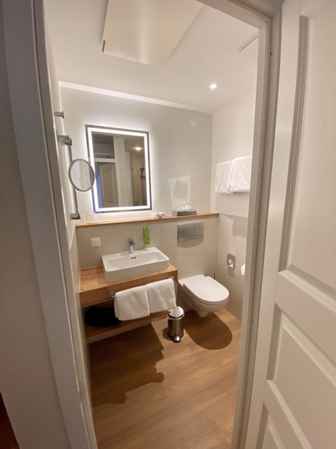 Classic Single Room | Bathroom | Hair dryer, towels