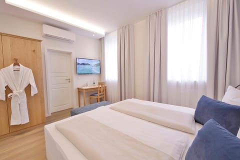 Superior Double Room, 1 King Bed, Non Smoking | Premium bedding, desk, laptop workspace, free WiFi