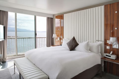 Junior Suite, 1 Queen Bed, Sea View | Premium bedding, down comforters, minibar, in-room safe