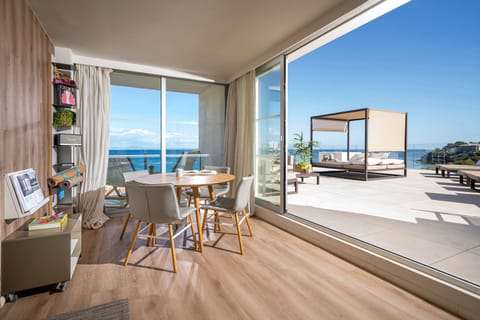 The Panoramic Loft | Egyptian cotton sheets, premium bedding, free minibar items