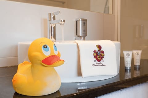 Basic Single Room, 1 Twin Bed | Bathroom sink