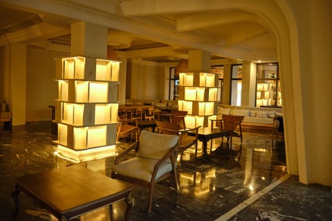 3 bars/lounges, poolside bar, beach bar