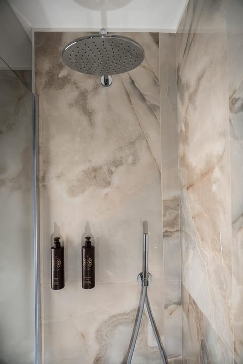 Superior Room | Bathroom | Eco-friendly toiletries, hair dryer, bidet, towels