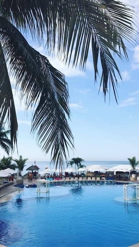 Outdoor pool, pool umbrellas, sun loungers
