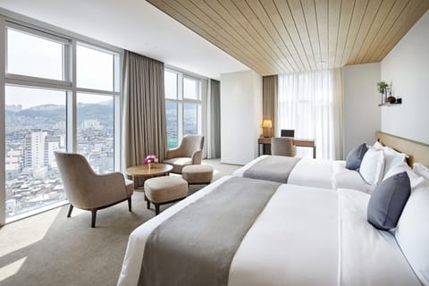 Grand Suite, Bathtub | In-room safe, desk, blackout drapes, free WiFi