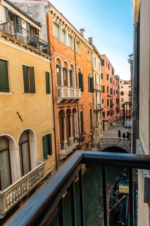 Deluxe Double Room, Canal View and Balcony (1st and 2nd floor) | Terrace/patio