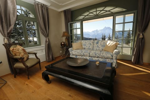 Luxury Villa, 4 Bedrooms, Mountain View | Living room | Flat-screen TV, fireplace