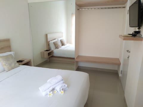 In-room safe, desk, iron/ironing board, rollaway beds