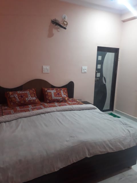 In-room safe, desk, iron/ironing board (on request)