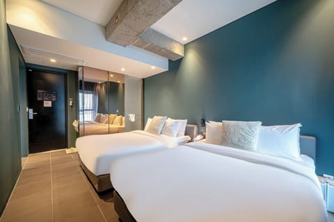 Deluxe Twin Room, 1 Bedroom, Ocean View | Bathroom | Hair dryer, bathrobes, slippers, bidet