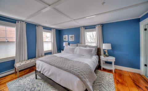 Deluxe Room, 1 King Bed, Ensuite (5) | 1 bedroom, premium bedding, down comforters, pillowtop beds