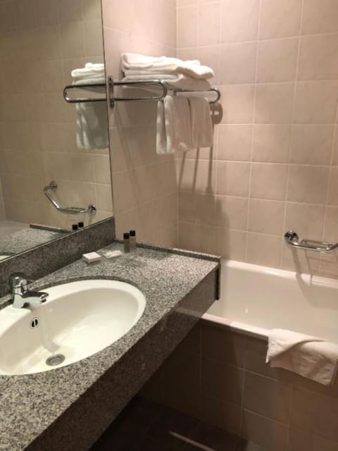 Combined shower/tub, eco-friendly toiletries, hair dryer, towels