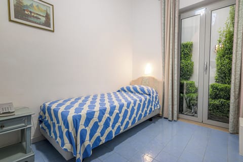 Standard Single Room | Minibar, in-room safe, desk, blackout drapes