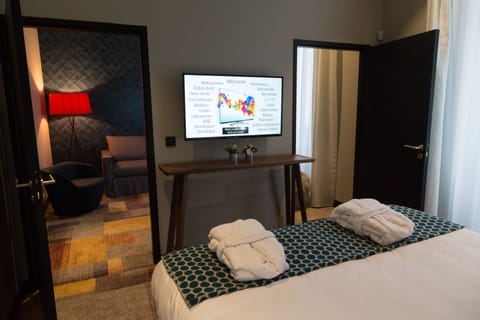 Suite | Premium bedding, desk, soundproofing, iron/ironing board