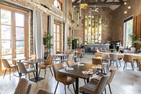 Daily buffet breakfast (EUR 20.50 per person)