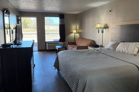 Desk, iron/ironing board, free WiFi, bed sheets