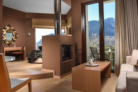 Honeymoon Suite, Mountain View | Living area | LED TV
