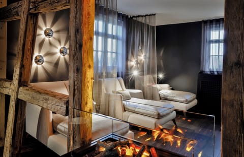 Couples treatment rooms, sauna, hot tub, steam room, body treatments