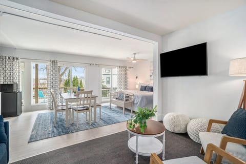 Apartment, 3 Bedrooms, Patio, Harbor View (Hale) | Living area | TV