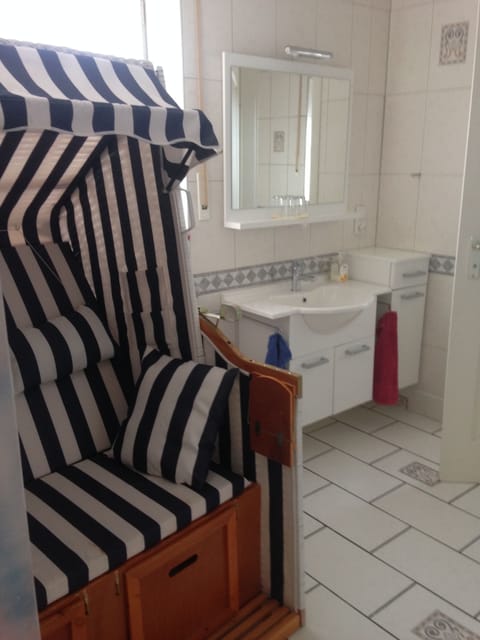 Comfort Quadruple Room (Jean) | Desk, blackout drapes, soundproofing, WiFi