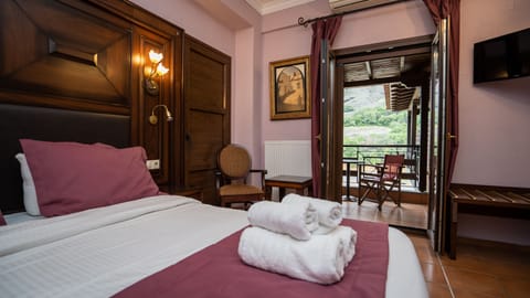 Double or Twin Room (Meteora View) | Premium bedding, in-room safe, desk, iron/ironing board