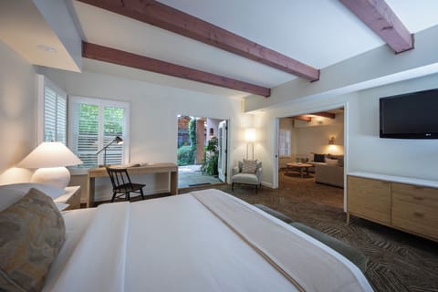 Suite, 1 King Bed | Hypo-allergenic bedding, down comforters, pillowtop beds, in-room safe