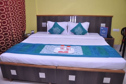 Premium bedding, in-room safe, desk, laptop workspace