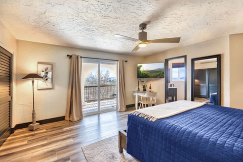 Deluxe Room, 1 King Bed, Ensuite, Vineyard View | Premium bedding, individually decorated, individually furnished