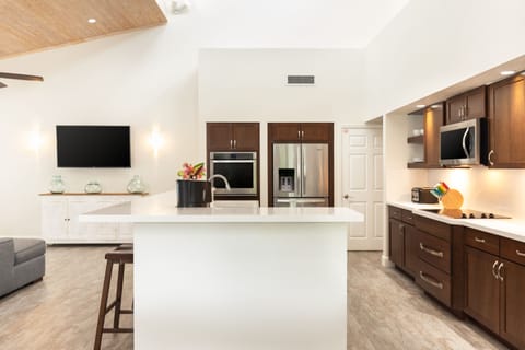 Microwave, coffee/tea maker