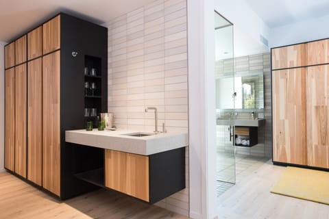 Suite (Founders) | Bathroom amenities | Shower, free toiletries, bathrobes, towels