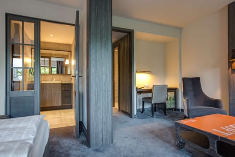 Hypo-allergenic bedding, in-room safe, blackout drapes