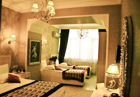 Quadruple Room | Hypo-allergenic bedding, in-room safe, soundproofing, free WiFi