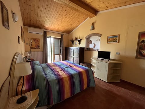 Double or Twin Room | Minibar, in-room safe, desk, free WiFi