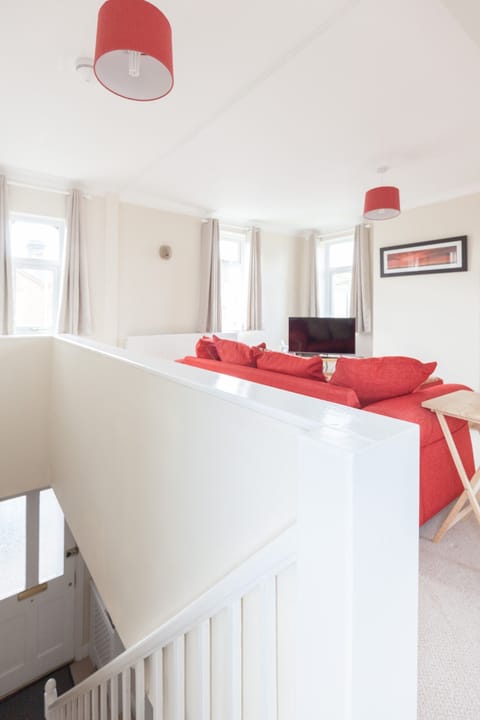 Comfort Apartment, 1 Bedroom, City View | Living area | 42-inch flat-screen TV with digital channels, TV, Netflix