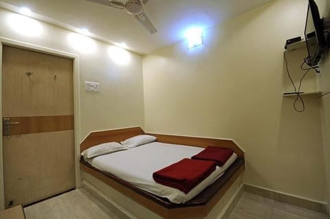 Deluxe Single Room, 1 Double Bed | Free WiFi