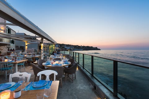 Breakfast, lunch, dinner served; ocean views