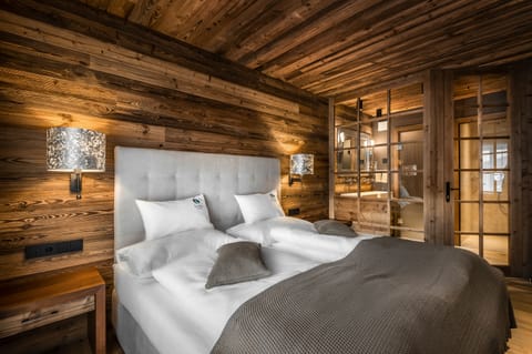 Deluxe Chalet, 3 Bedrooms, Non Smoking, Mountain View | 1 bedroom, premium bedding, in-room safe, individually decorated