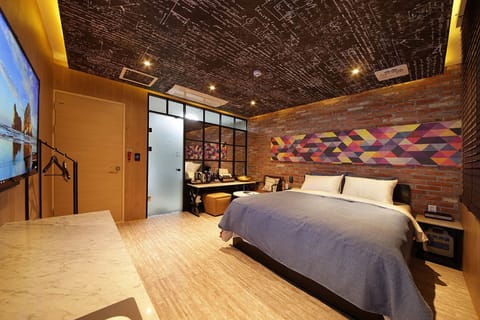 Standard Double Room | Desk, blackout drapes, soundproofing, iron/ironing board