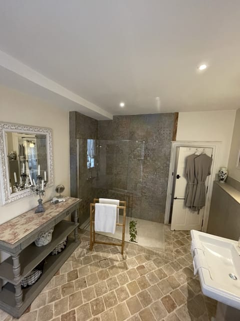 City Double Room | Bathroom | Shower, free toiletries, hair dryer, bathrobes