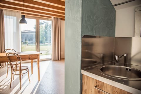 Coffee/tea maker, electric kettle