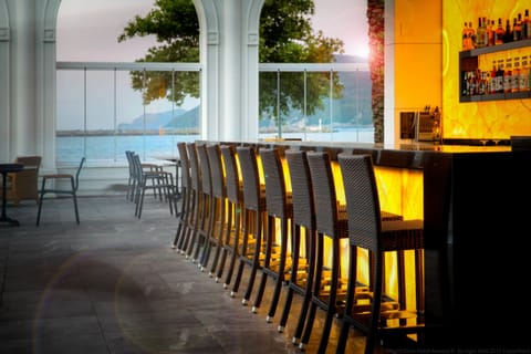 Poolside bar