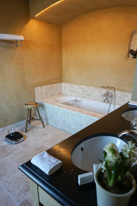 Luxury Double Room, 1 King Bed | Bathroom | Separate tub and shower, rainfall showerhead, designer toiletries