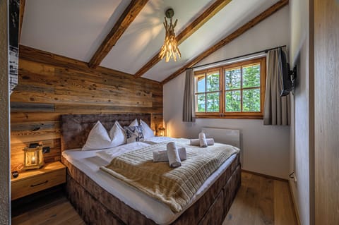 Classic Chalet (Schnee-Eule, incl. cleaning EUR 170) | In-room safe, cribs/infant beds, free WiFi, bed sheets