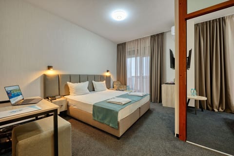 Deluxe Double or Twin Room | Free WiFi, bed sheets