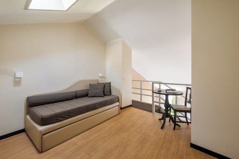 Junior Suite | Living area | Flat-screen TV